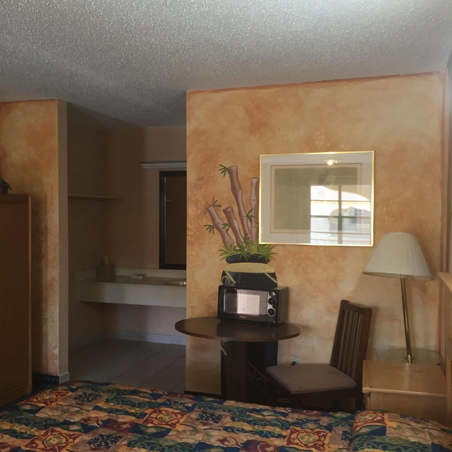 Guest Inn And Suites Хюстън Екстериор снимка