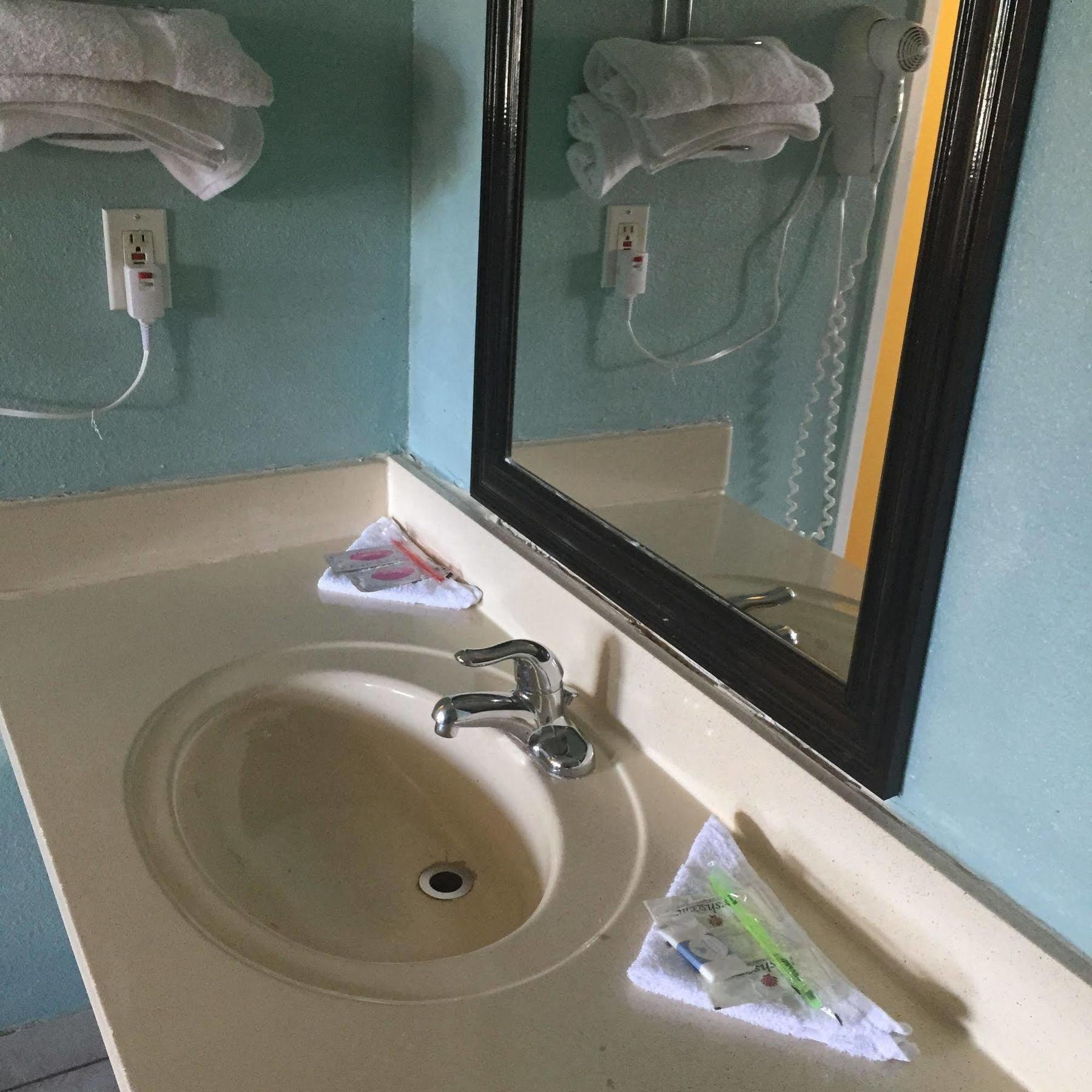 Guest Inn And Suites Хюстън Екстериор снимка