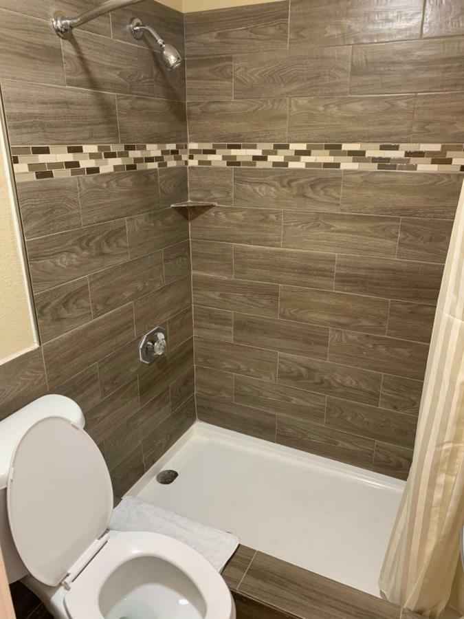 Guest Inn And Suites Хюстън Екстериор снимка